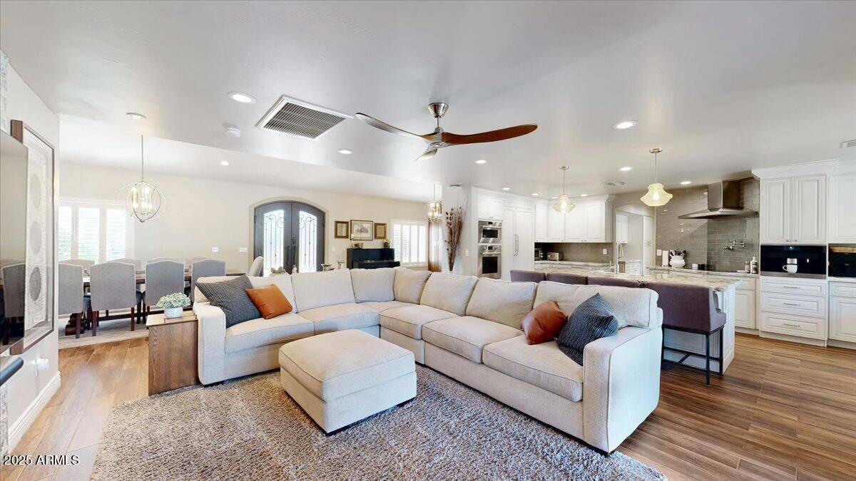 Phoenix, AZ 85028,2410 E Cholla Street