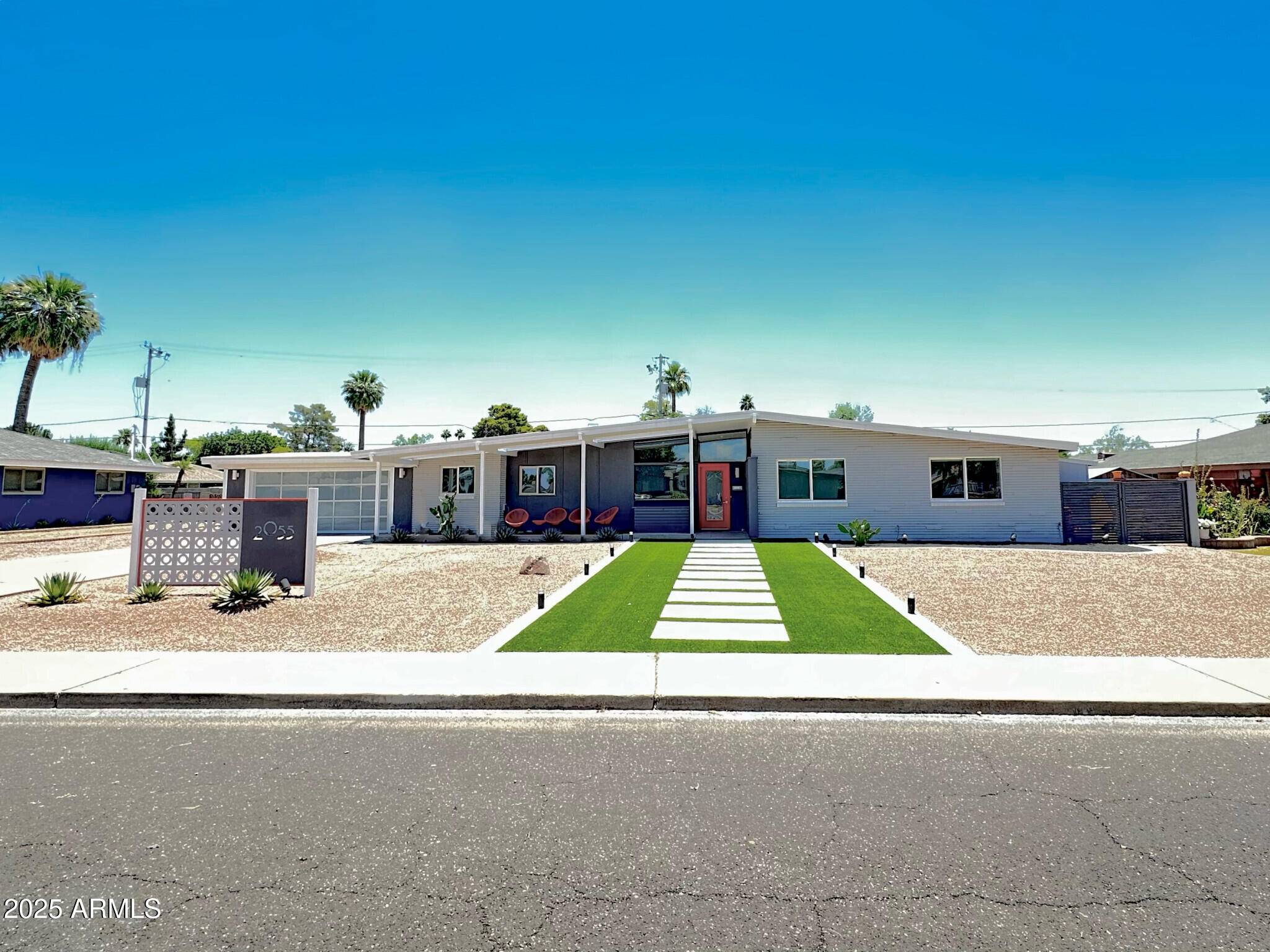 Phoenix, AZ 85009,2055 W WINDSOR Avenue