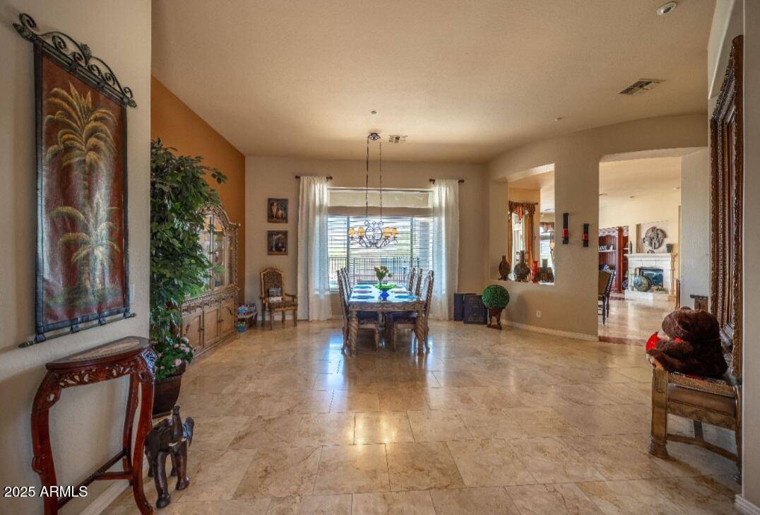 41607 N CLUB POINTE Drive Phoenix, AZ 85086