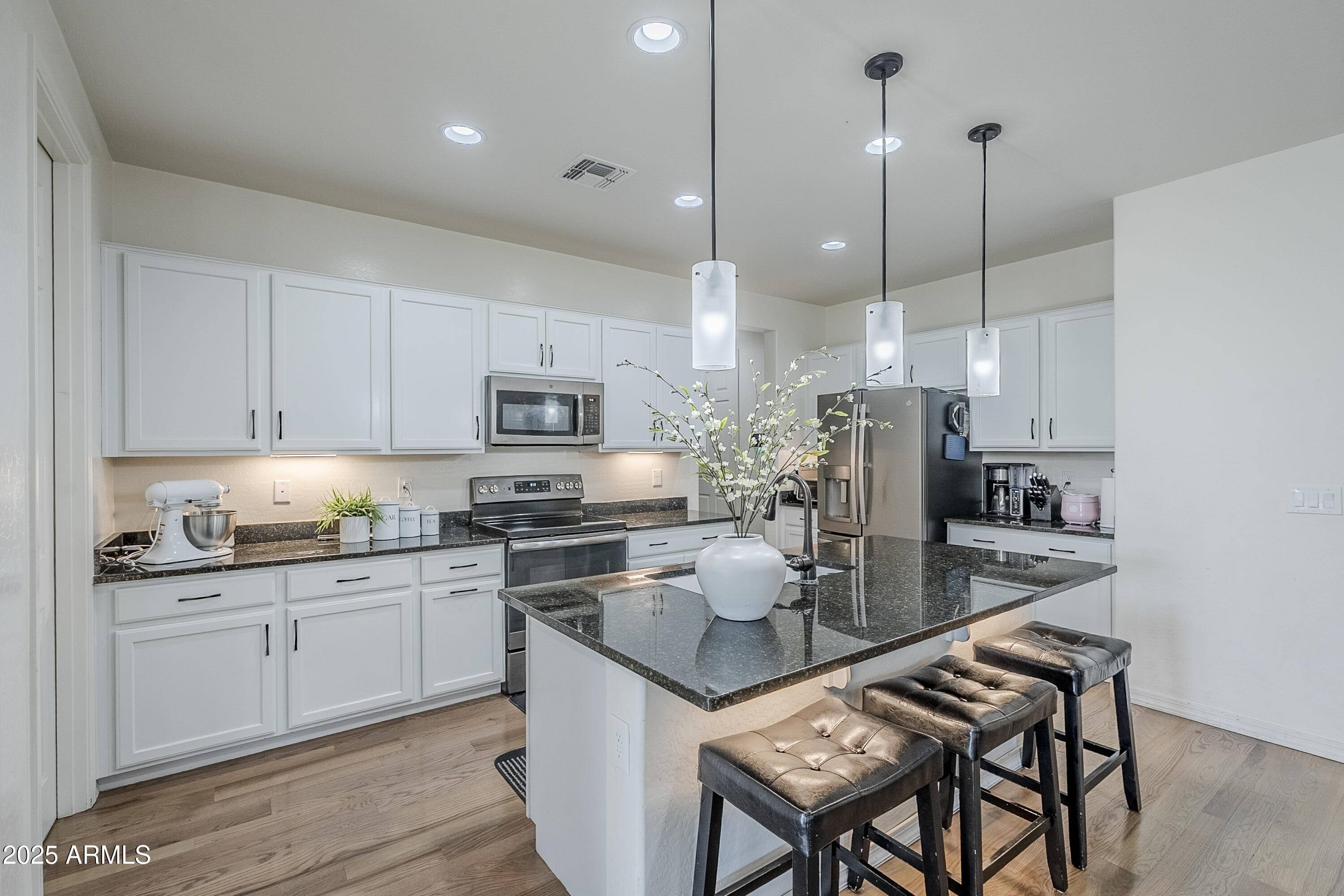 Phoenix, AZ 85041,7213 S 32ND Drive