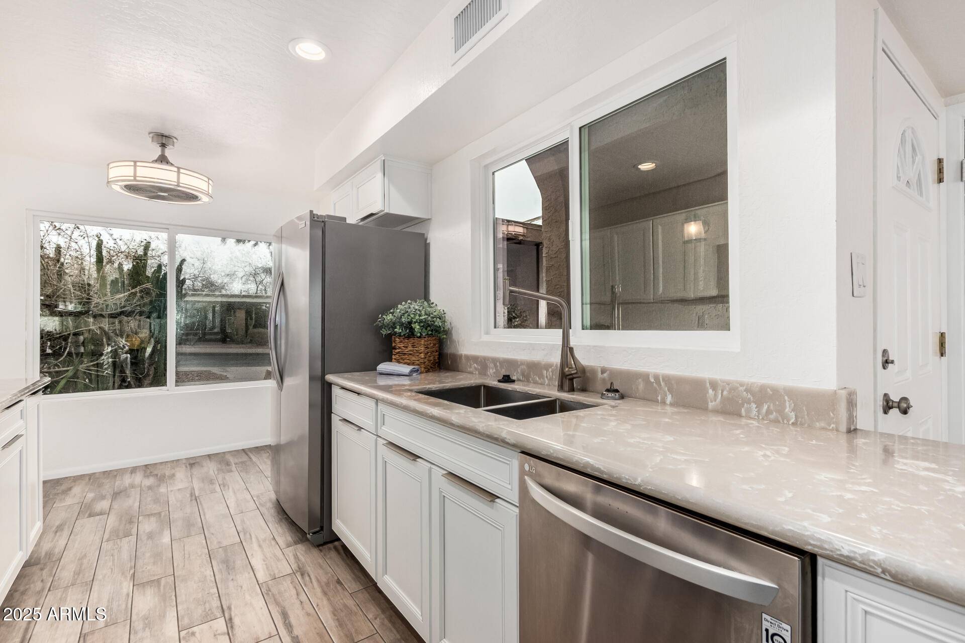 Phoenix, AZ 85008,5142 E HOLLY Street