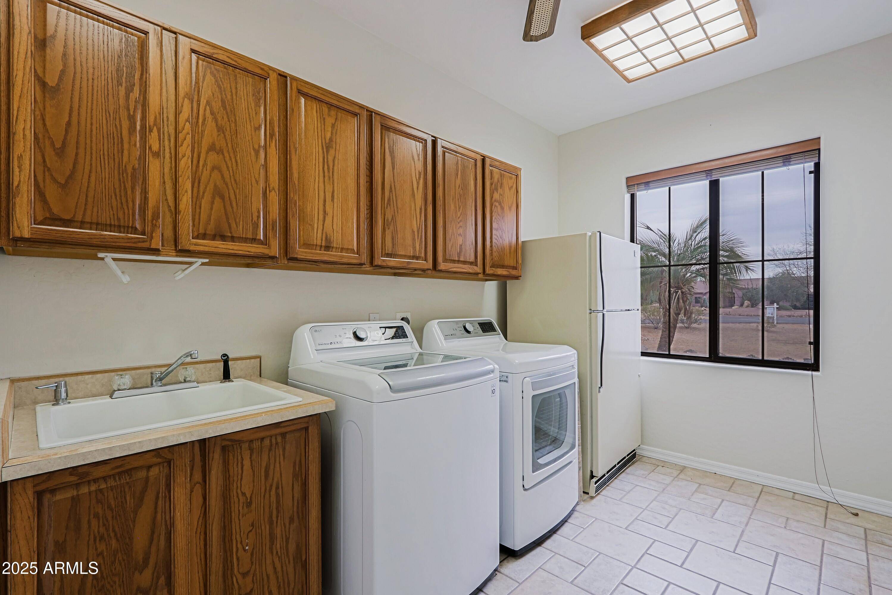 130 E JORDON Lane Phoenix, AZ 85086