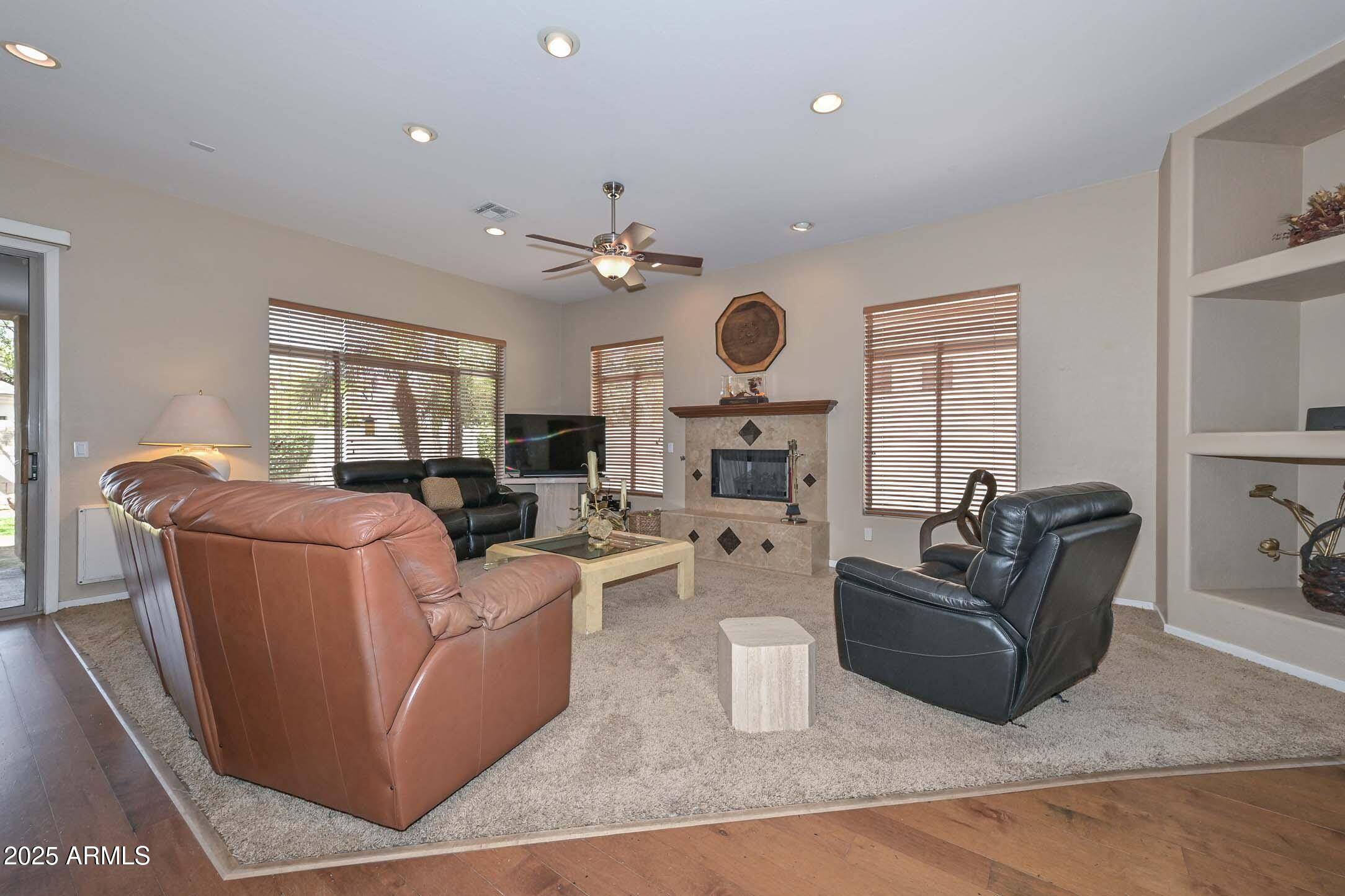 2116 E BEAUTIFUL Lane Phoenix, AZ 85042