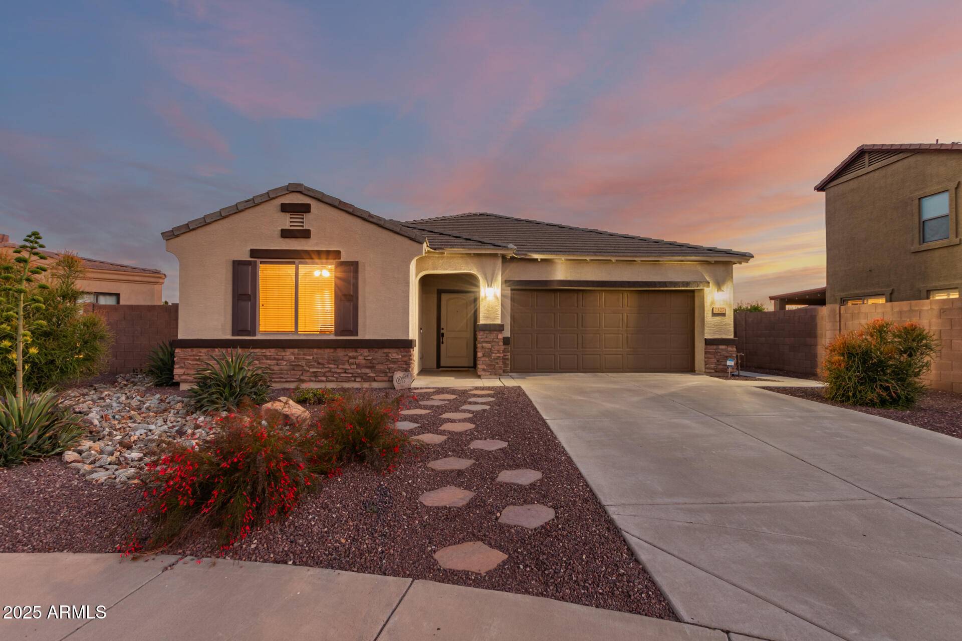 Phoenix, AZ 85024,2327 E MINE CREEK Road