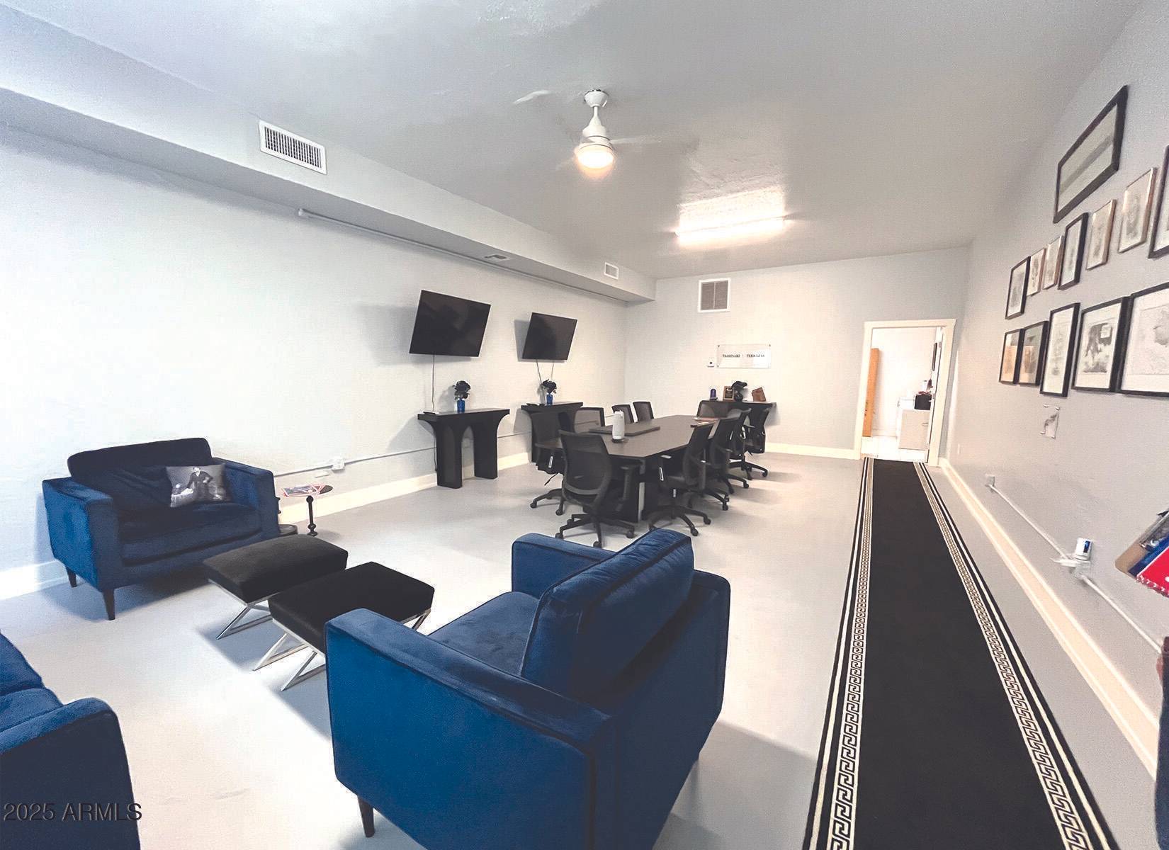 Phoenix, AZ 85007,1805 W VAN BUREN Street #1805