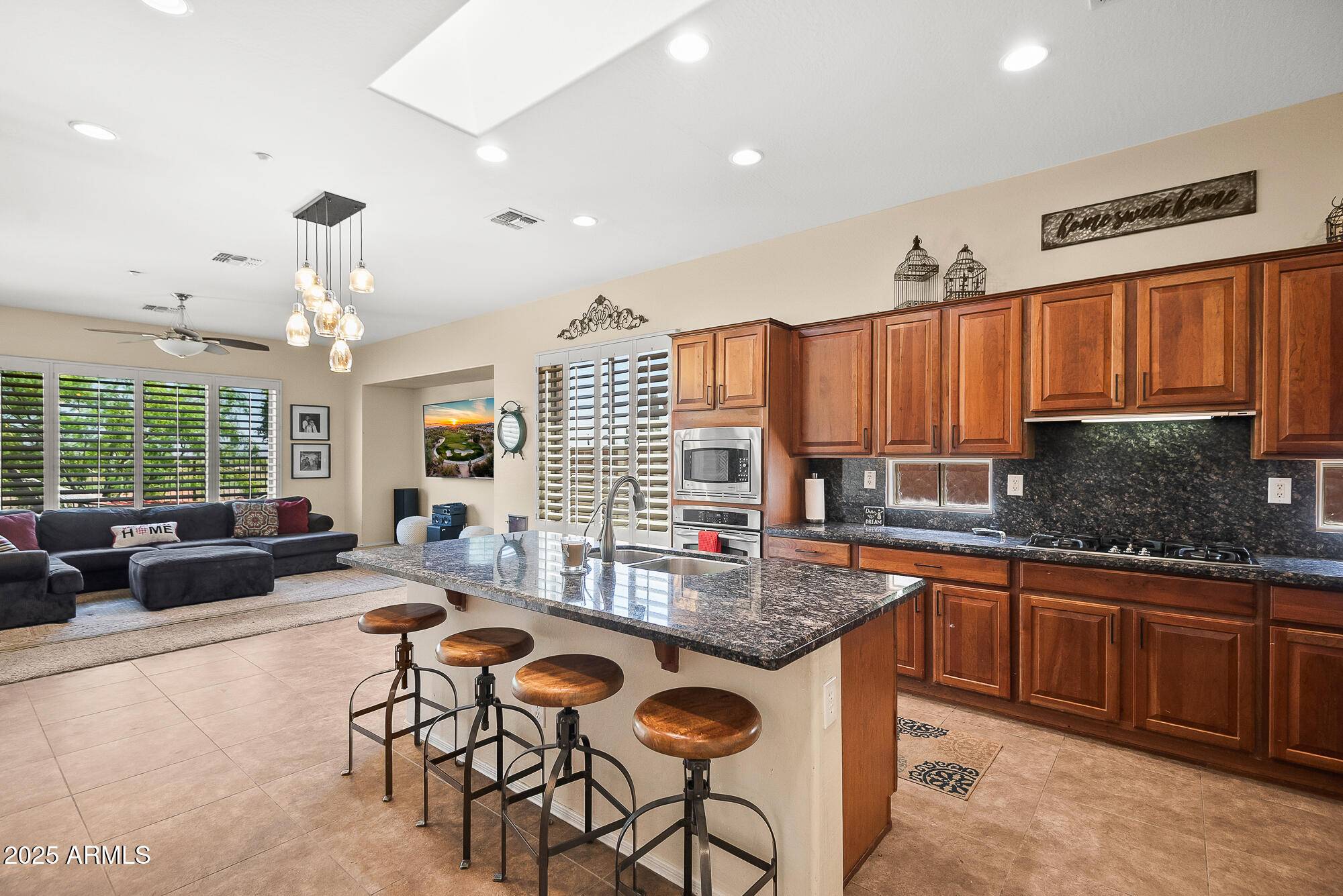 41213 N RIVER BEND Road Phoenix, AZ 85086