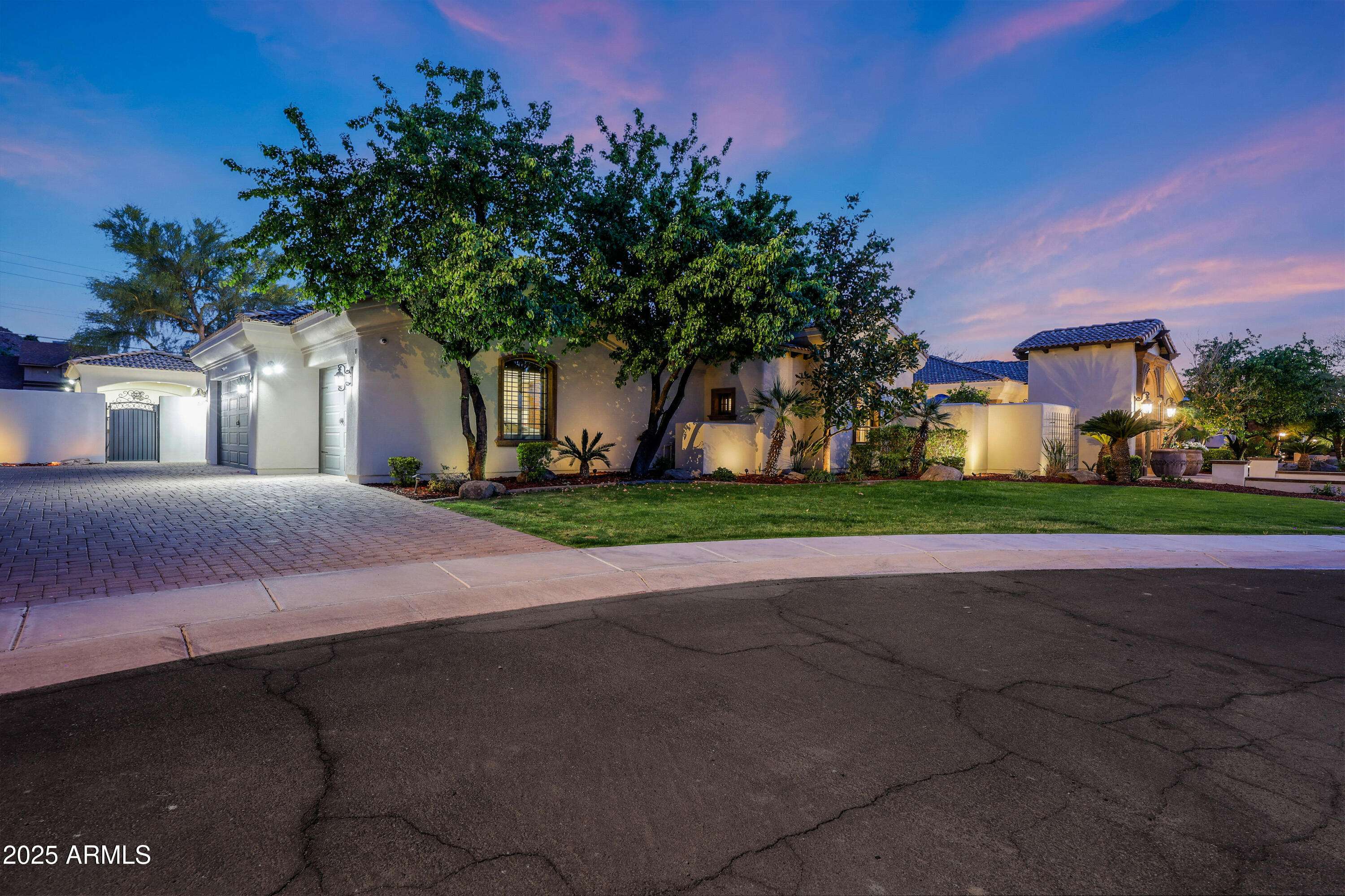 Phoenix, AZ 85022,1423 E BEVERLY Lane