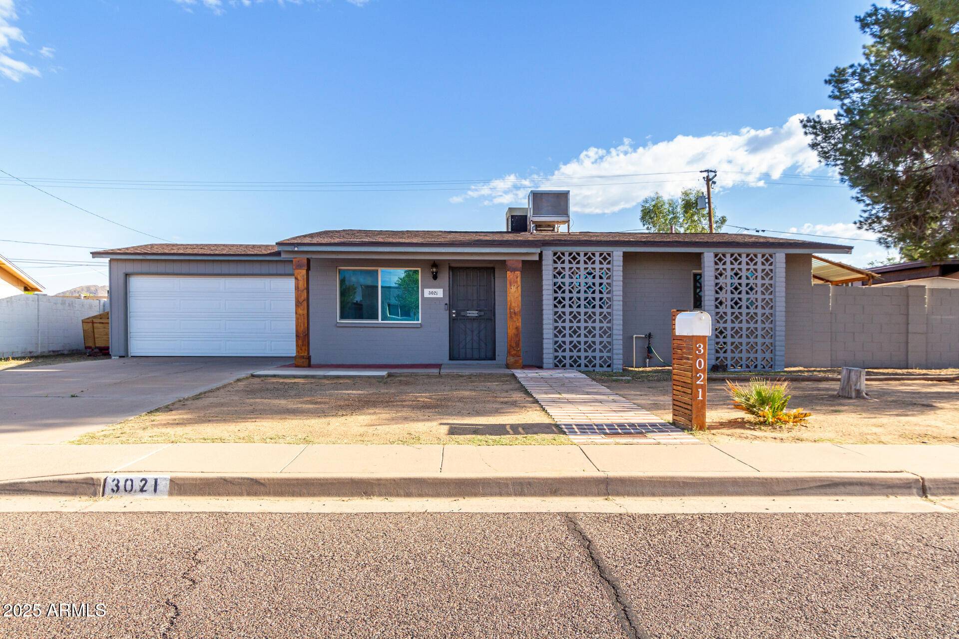 Phoenix, AZ 85032,3021 E LARKSPUR Drive