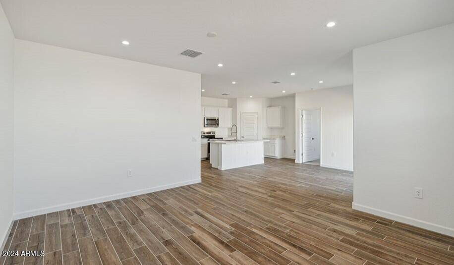 5704 E Smeaton Place San Tan Valley, AZ 85140