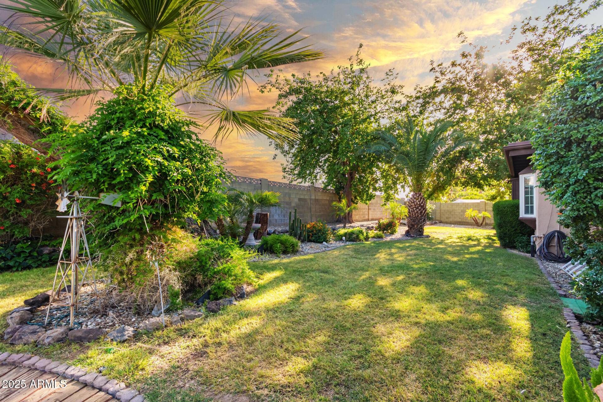 Phoenix, AZ 85022,325 E SHARON Avenue