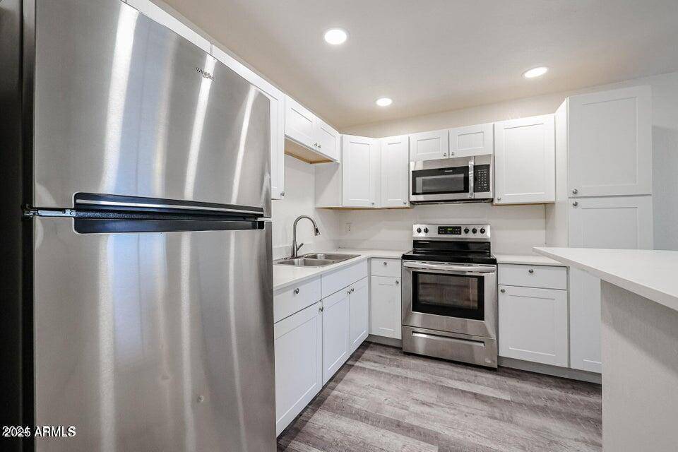 Phoenix, AZ 85032,18202 N CAVE CREEK Road #122