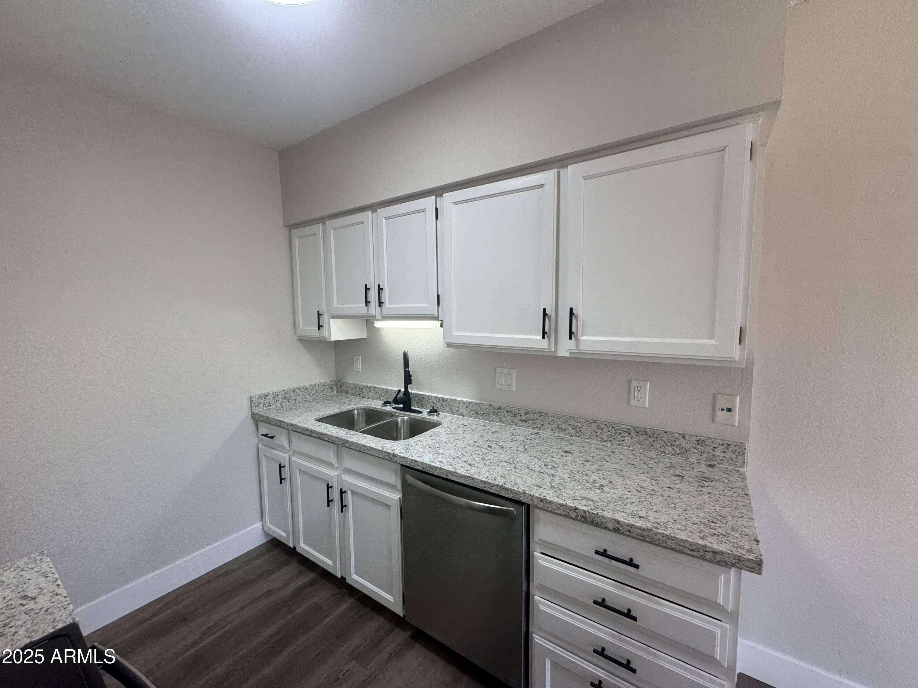 Mesa, AZ 85201,555 N MAY -- #29