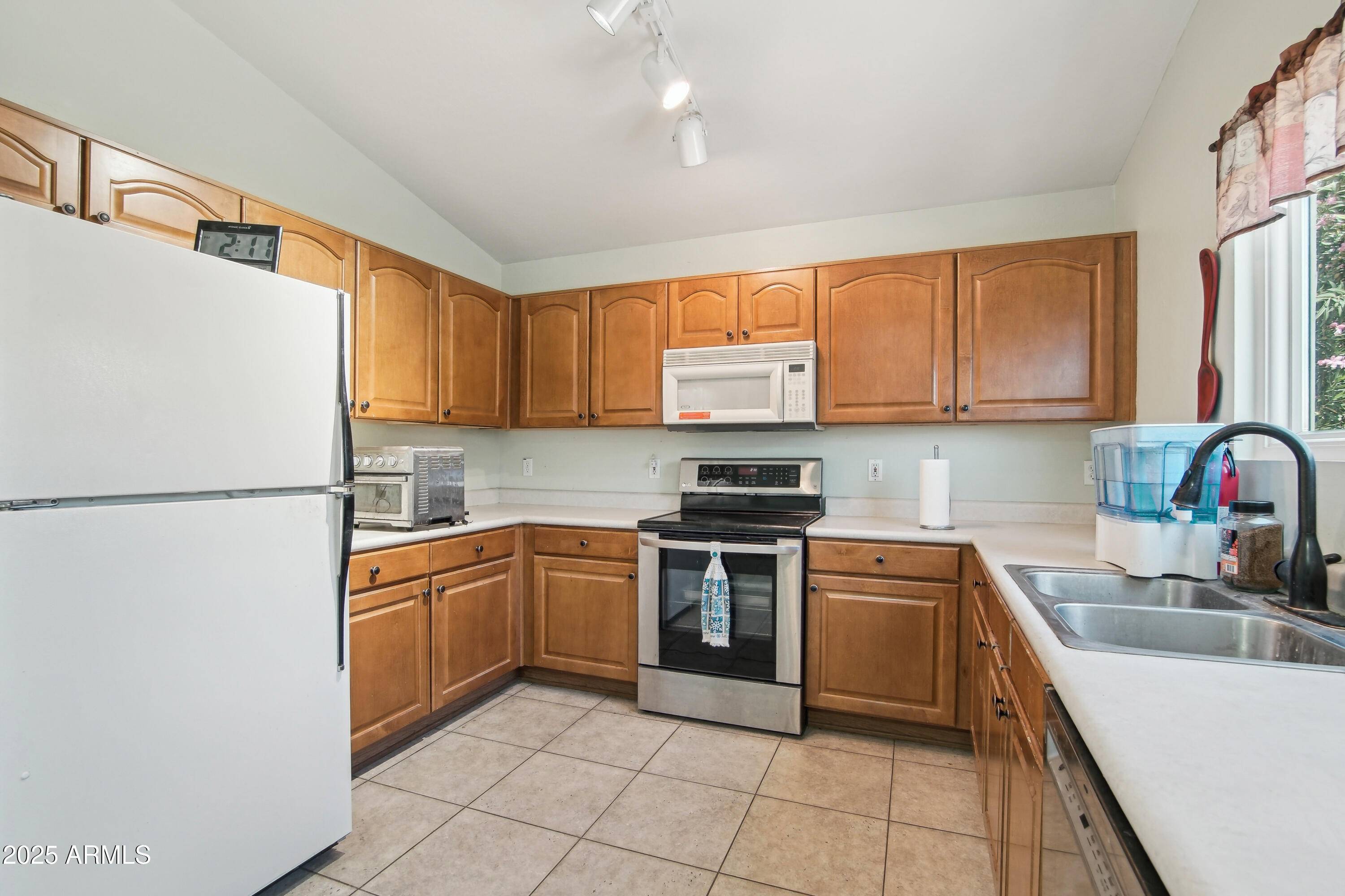 2401 E ANTIGUA Drive Casa Grande, AZ 85194