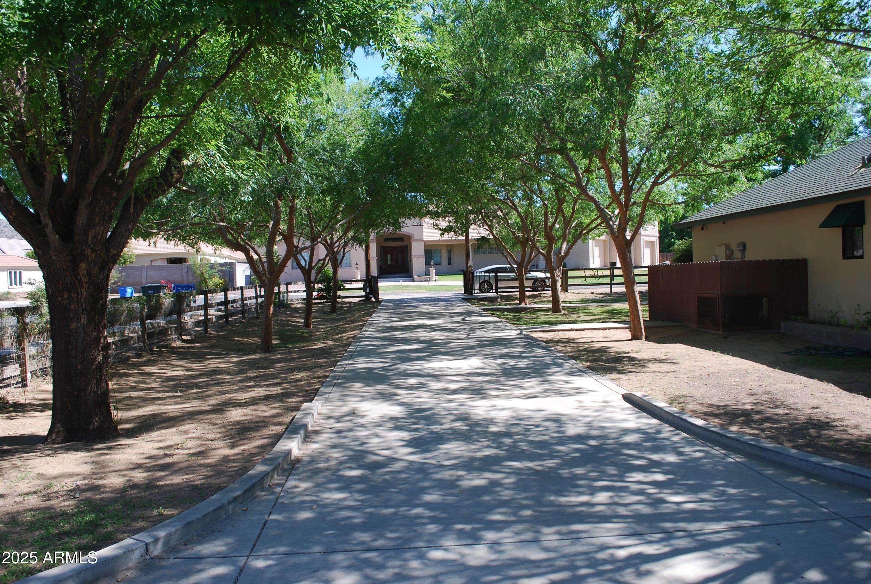 Phoenix, AZ 85042,1420 E BRANHAM Lane