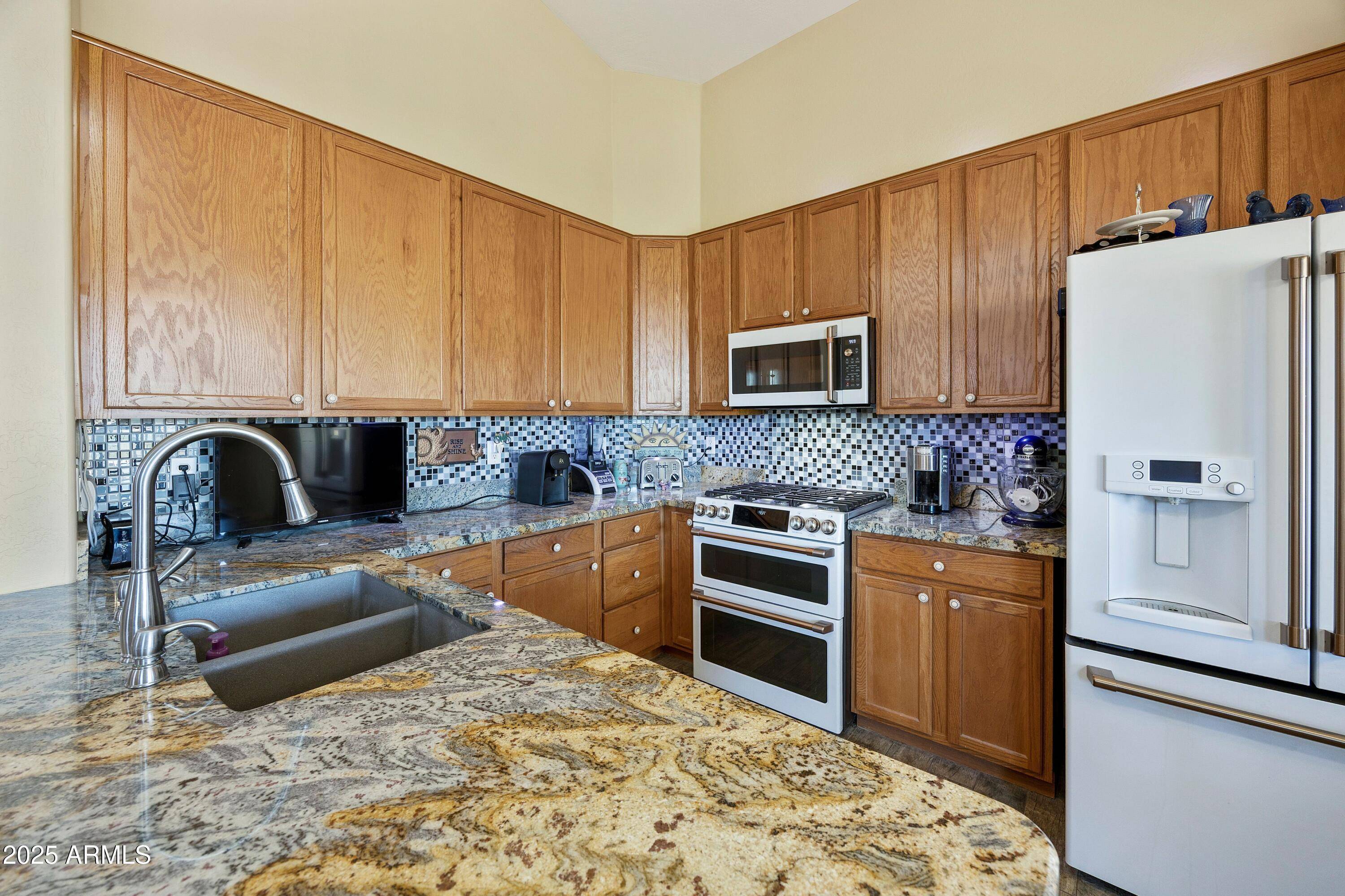 Gilbert, AZ 85296,992 S ROANOKE Street