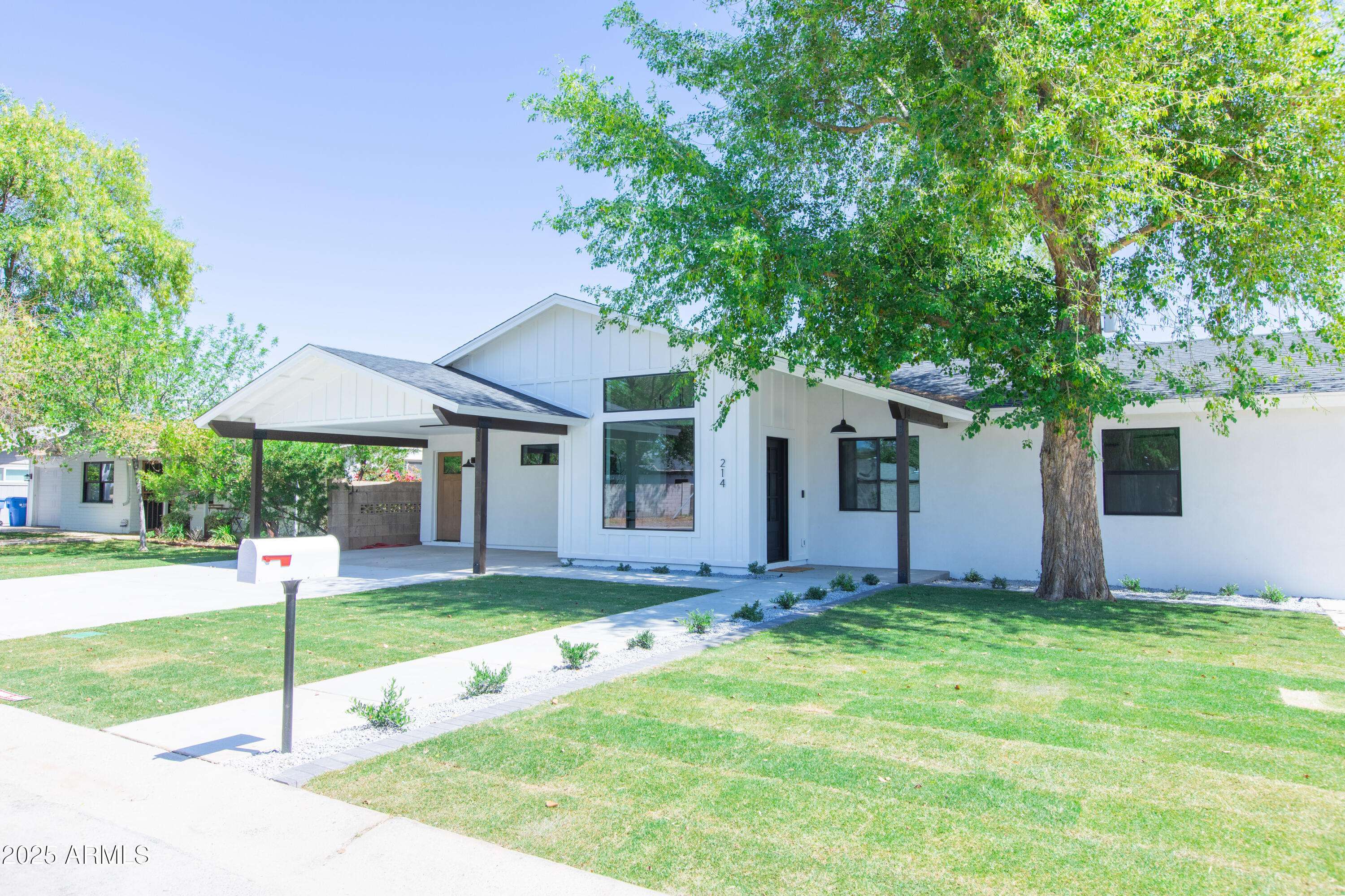 Phoenix, AZ 85021,214 W RUTH Avenue