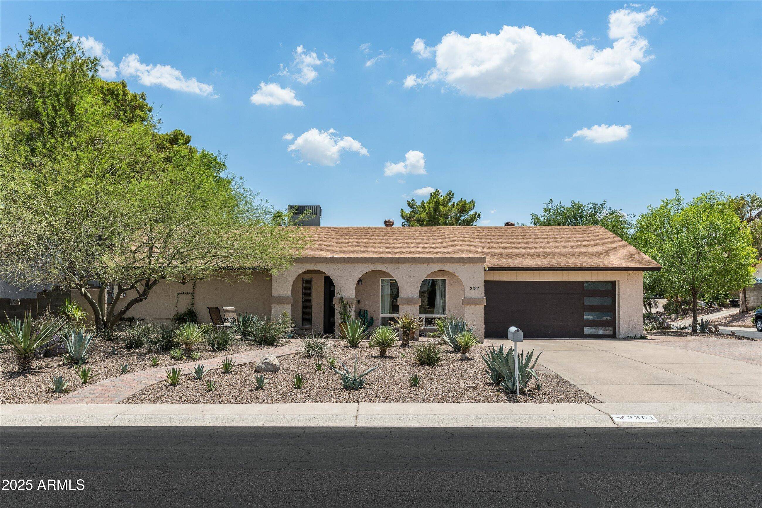 Phoenix, AZ 85028,2301 E SUNNYSIDE Drive
