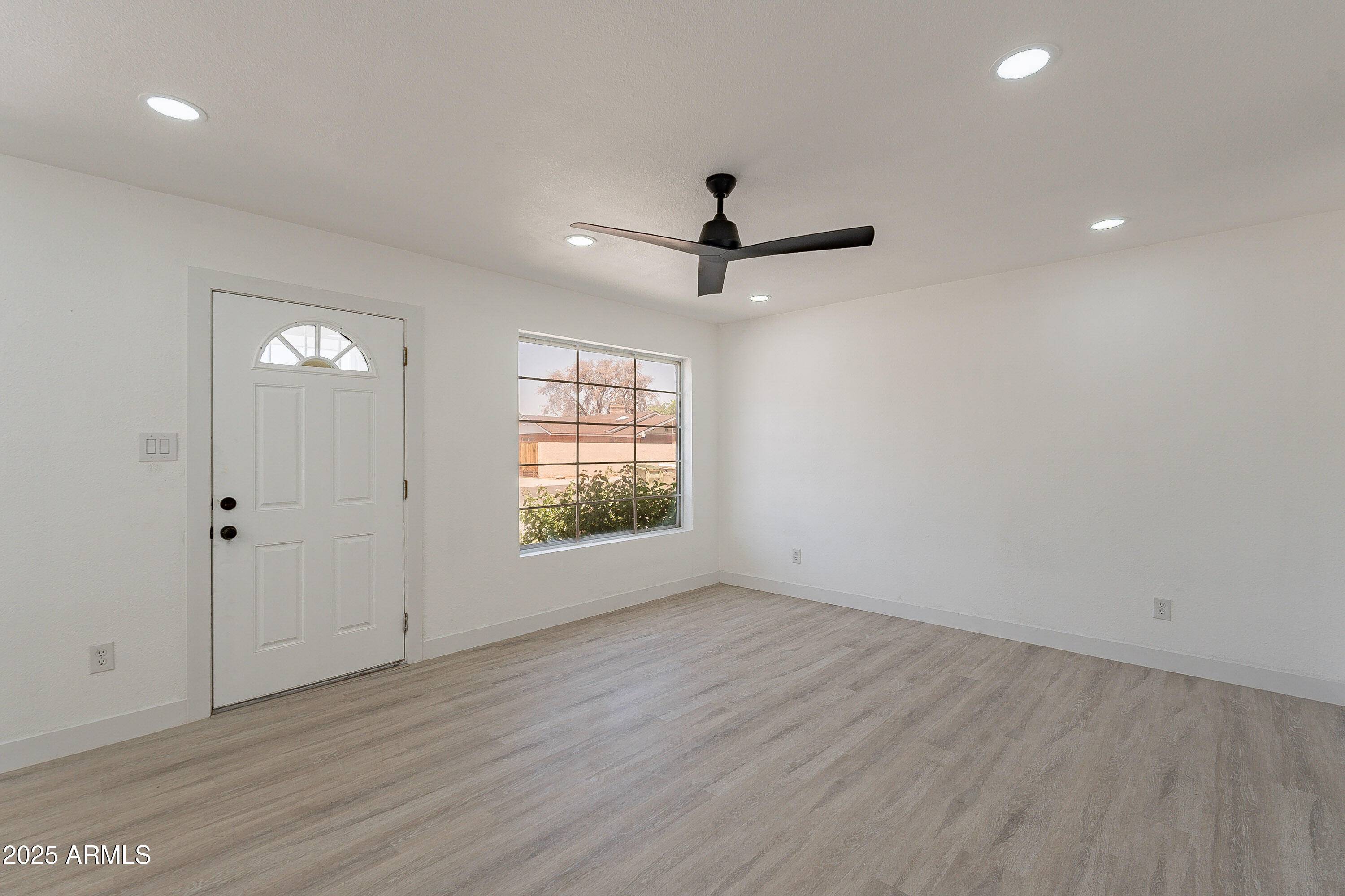 7307 N 50TH Drive Glendale, AZ 85301