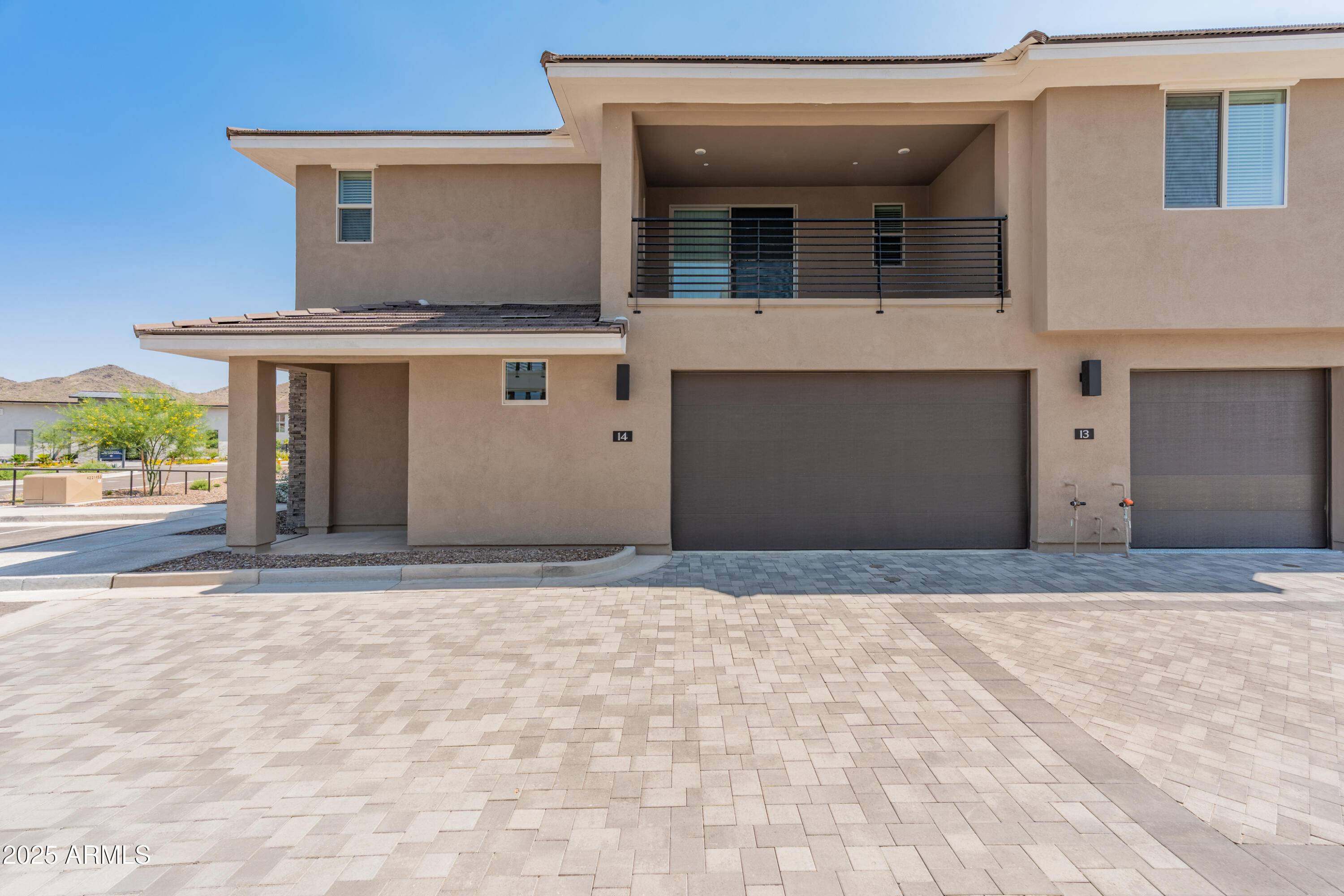 Phoenix, AZ 85085,2121 W SONORAN DESERT Drive #14