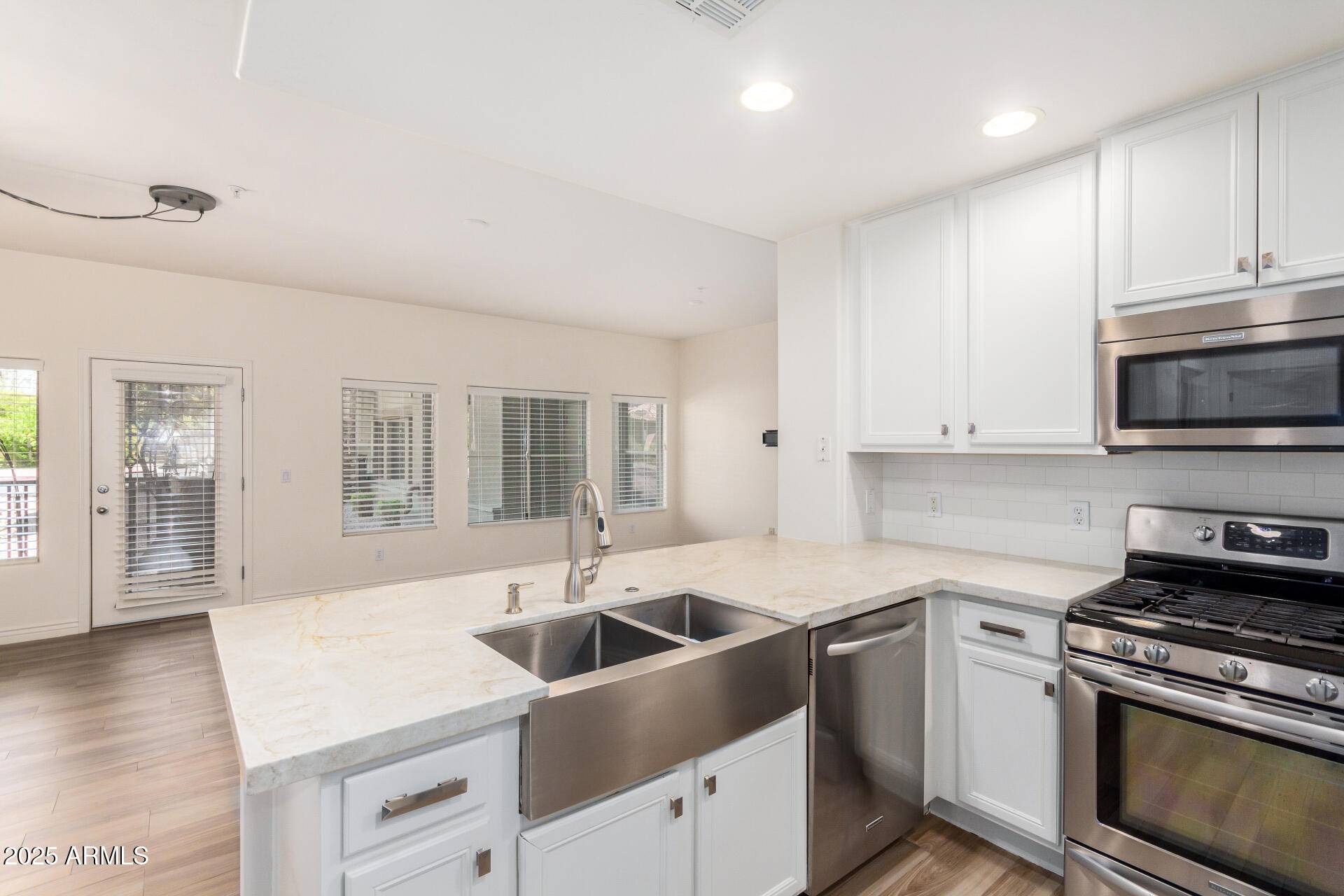 Phoenix, AZ 85054,5450 E DEER VALLEY Drive #1211
