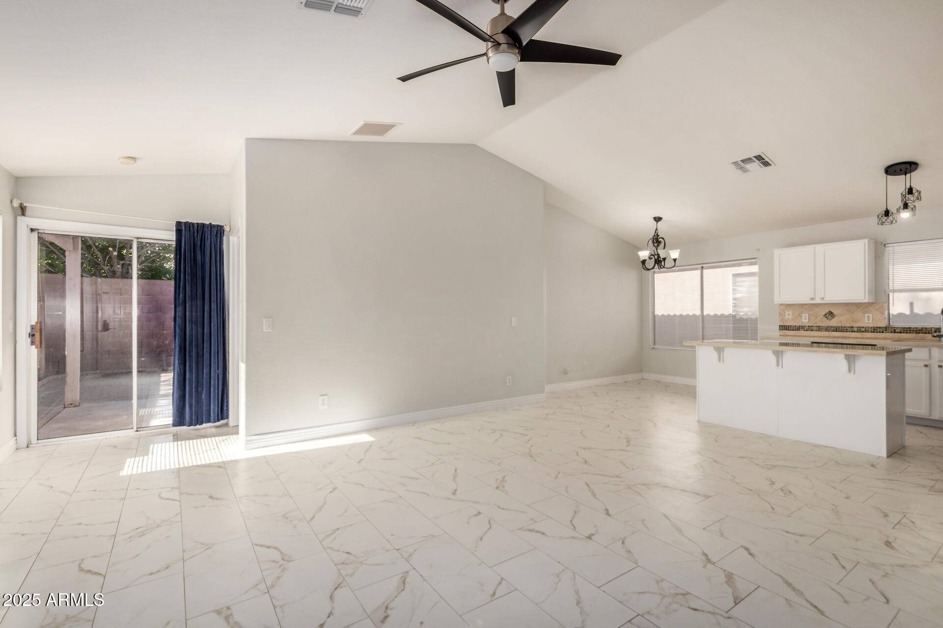 Phoenix, AZ 85024,2221 E UNION HILLS Drive #113