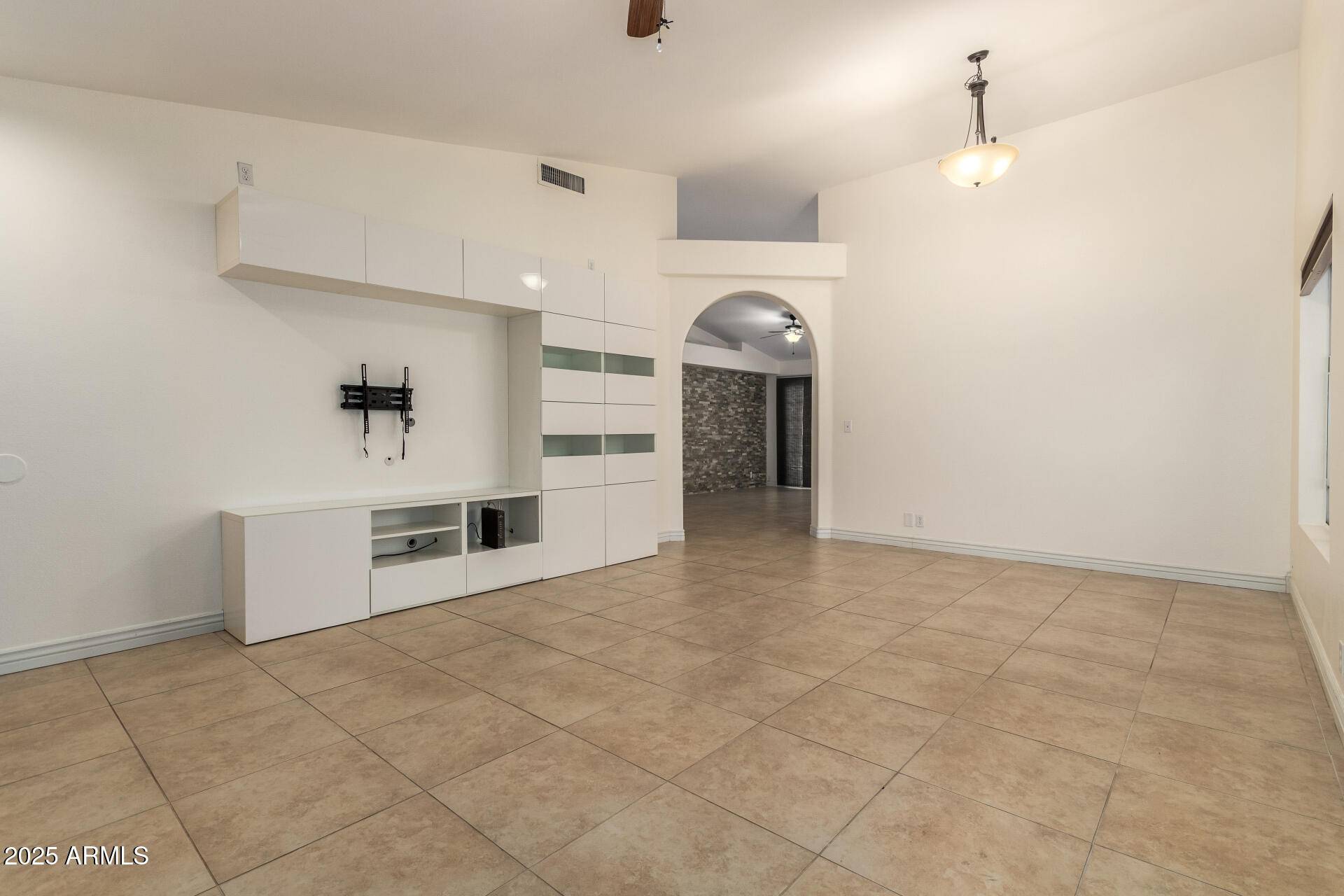 Tempe, AZ 85283,1063 W VAUGHN Street