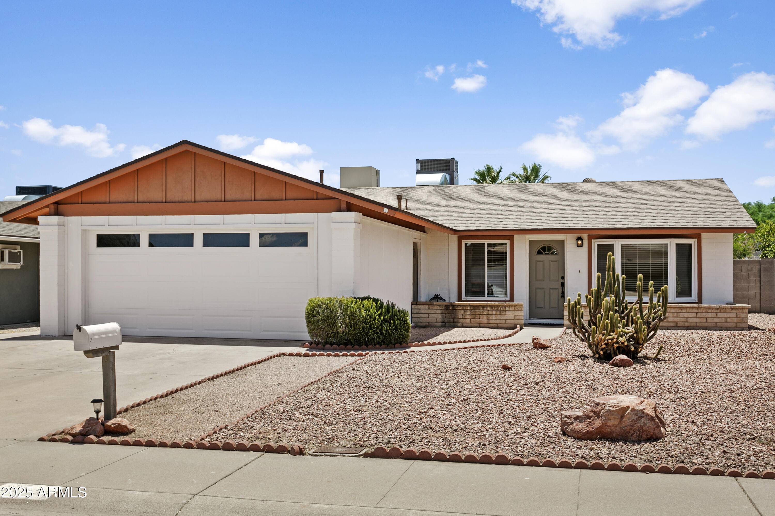 Phoenix, AZ 85032,2745 E DAHLIA Drive
