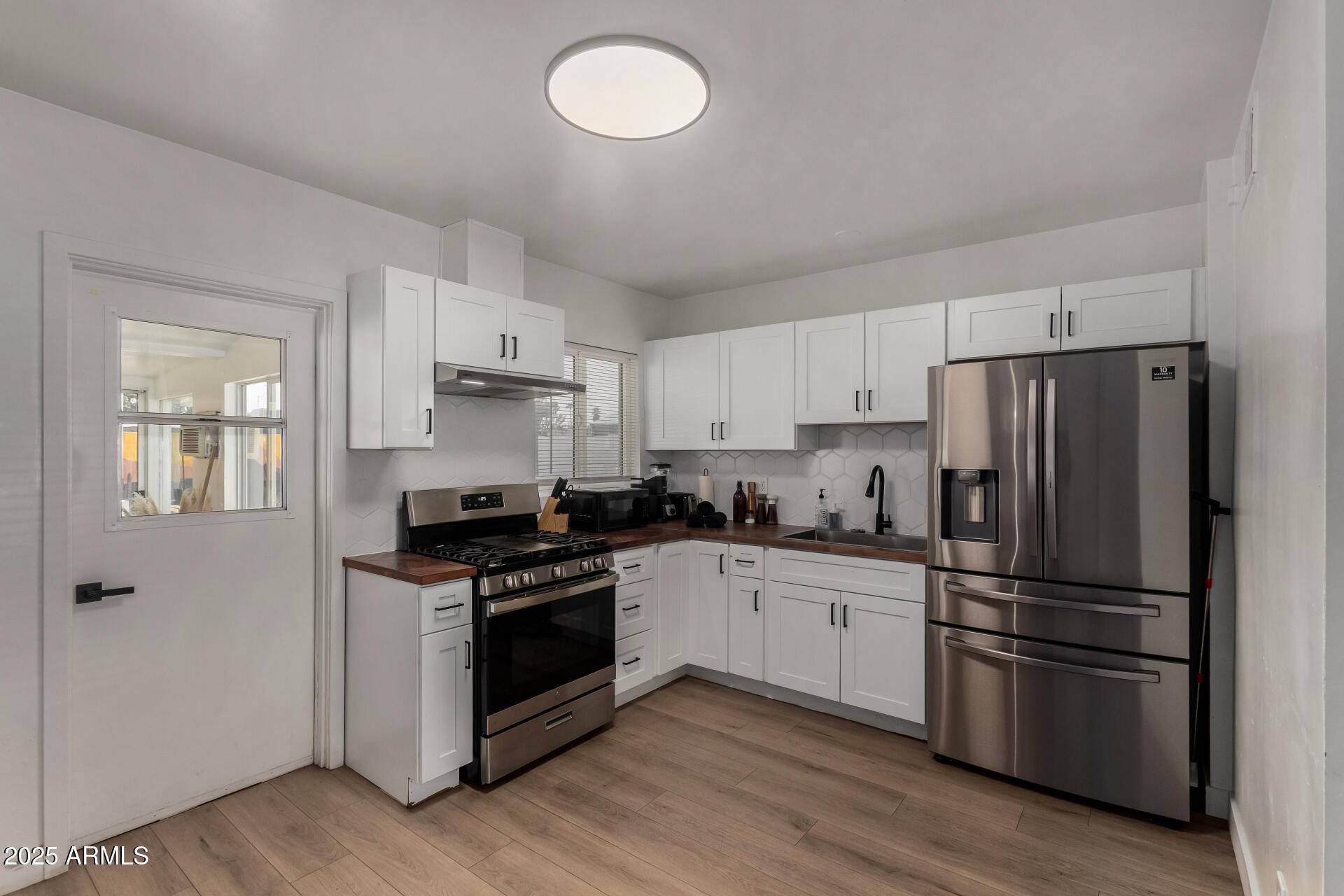 Phoenix, AZ 85013,829 W MITCHELL Drive