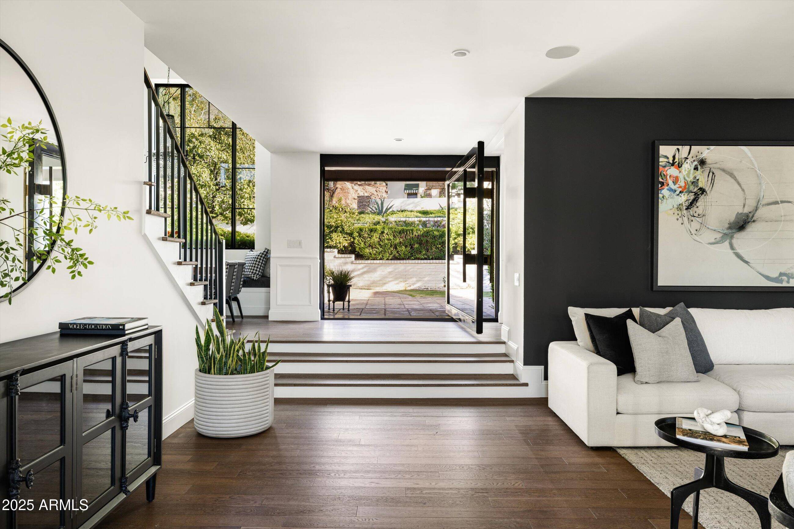 Phoenix, AZ 85018,5328 N 46TH Street