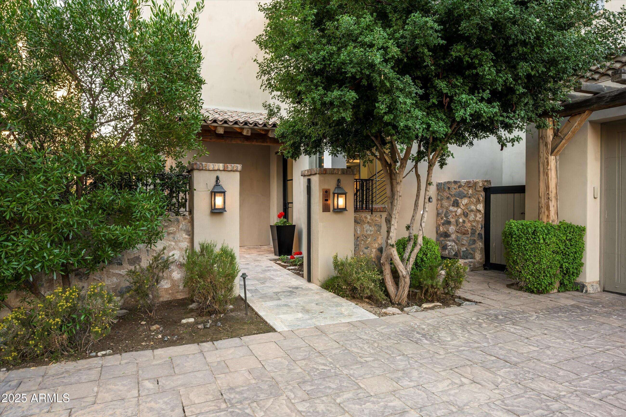 Scottsdale, AZ 85255,18966 N SILVERLEAF Drive