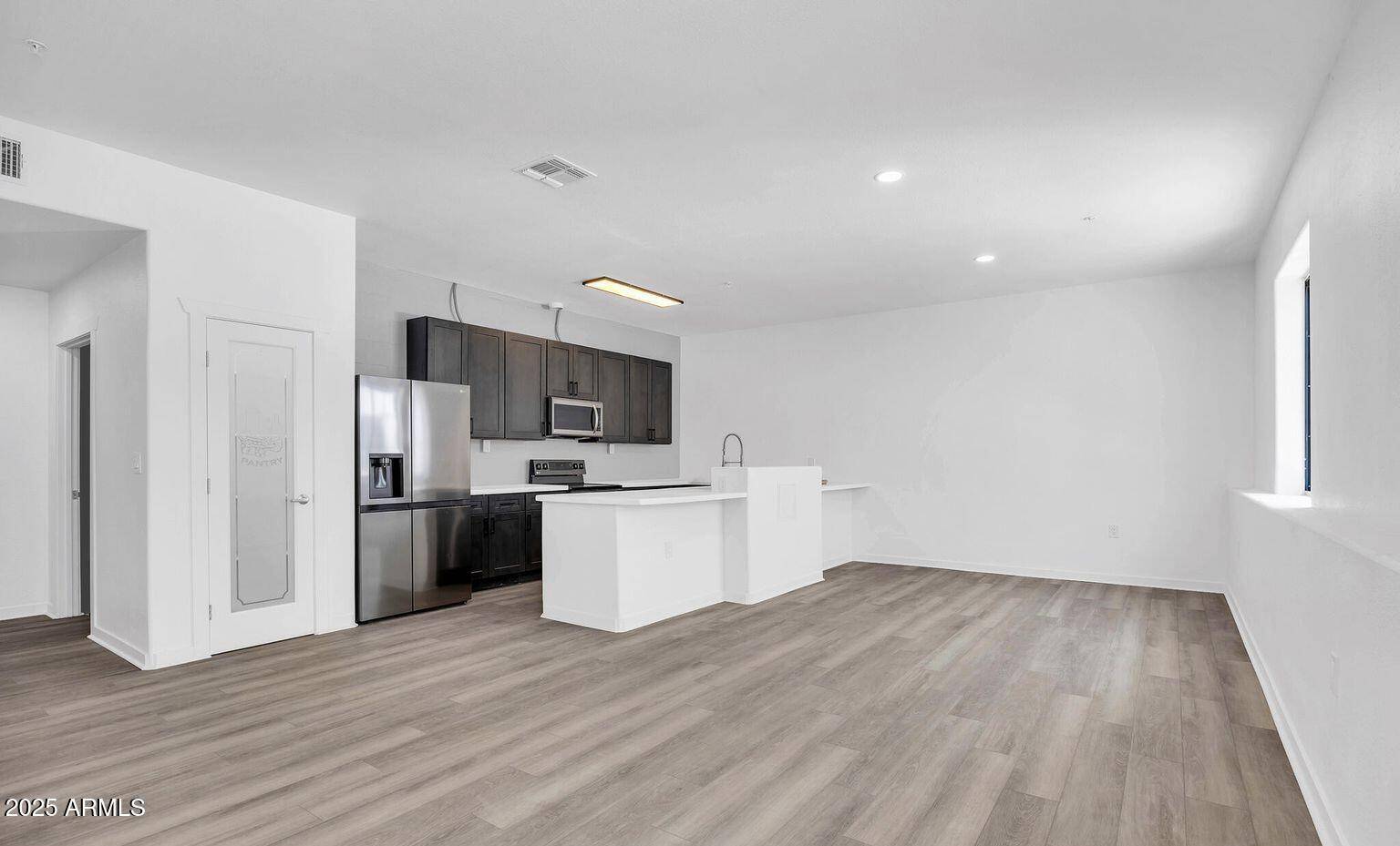 Tempe, AZ 85281,834 S FARMER Avenue