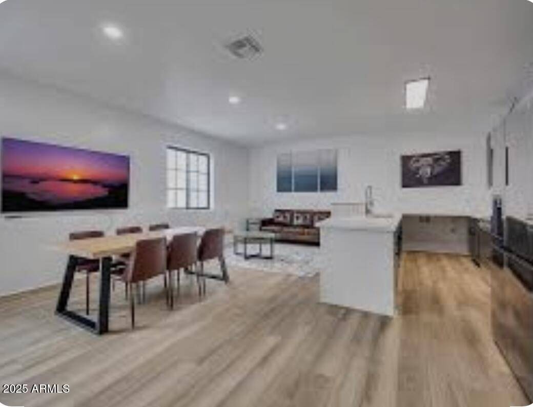 Tempe, AZ 85281,834 S FARMER Avenue