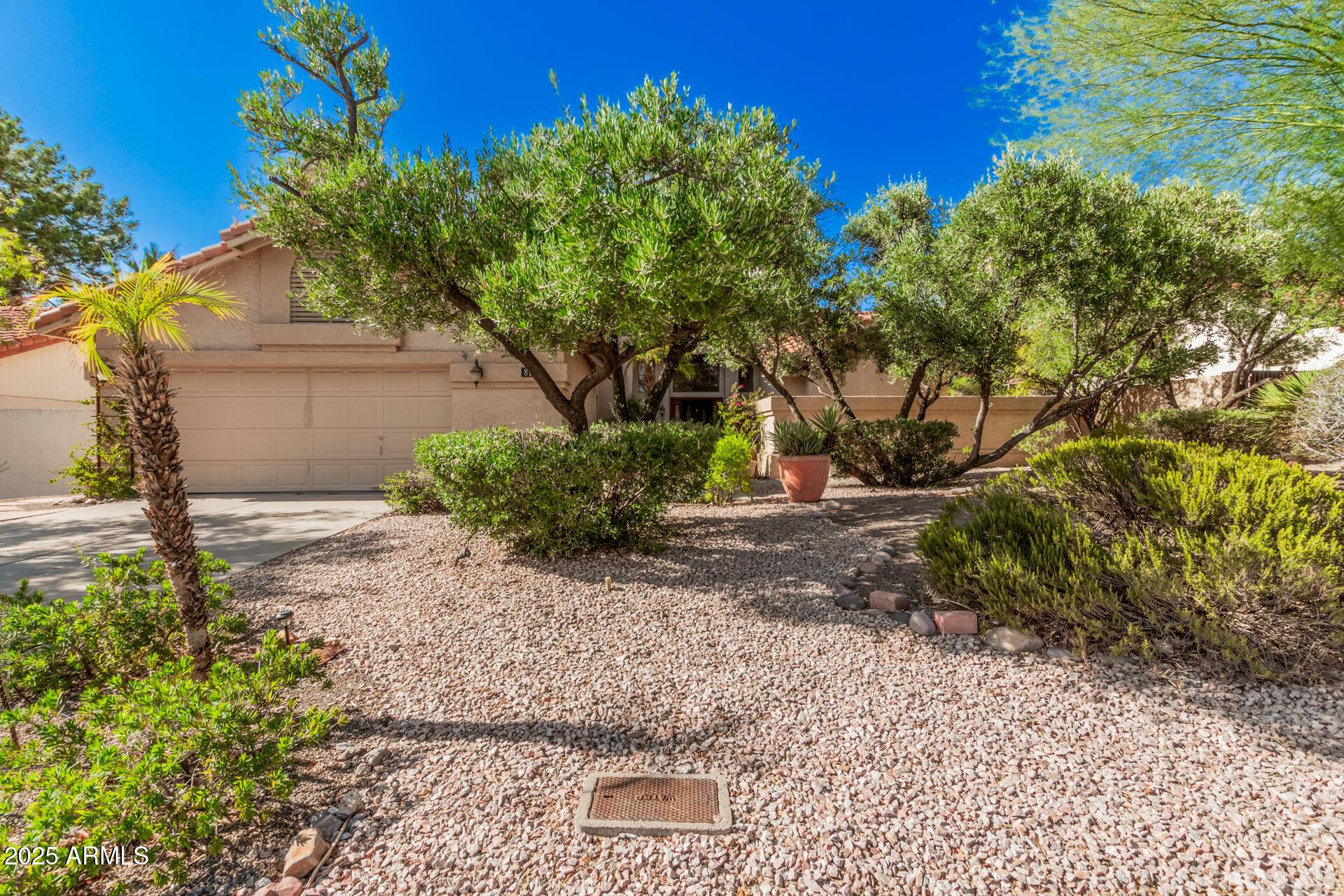 Phoenix, AZ 85022,816 E FOREST HILLS Drive