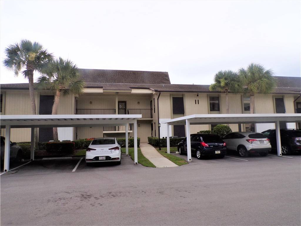 Vero Beach, FL 32966,11 Plantation DR #203