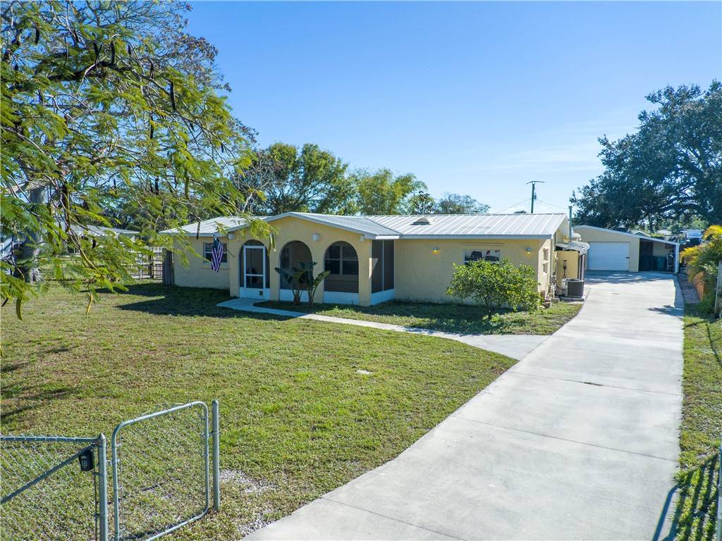 Micco, FL 32976,3733 Lakeview DR