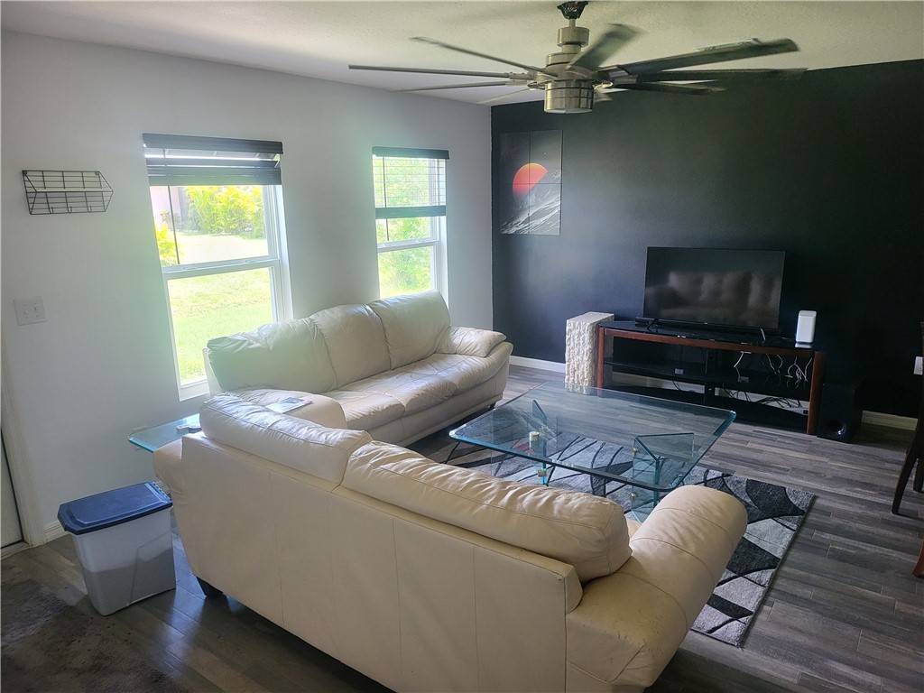 Vero Beach, FL 32967,8236 102nd CT