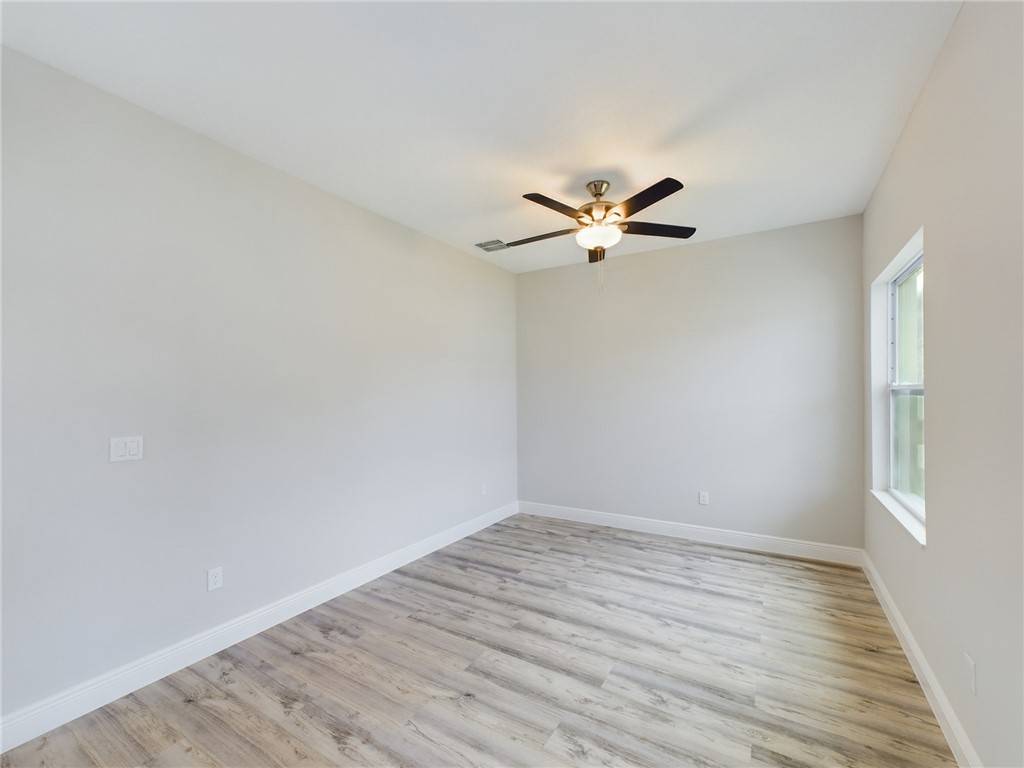 Vero Beach, FL 32967,9116 102nd CT