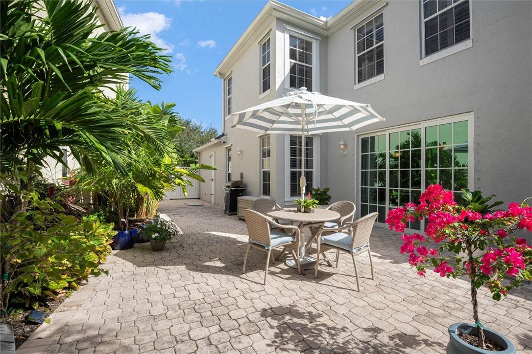 Vero Beach, FL 32963,1354 Winding Oaks CIR W