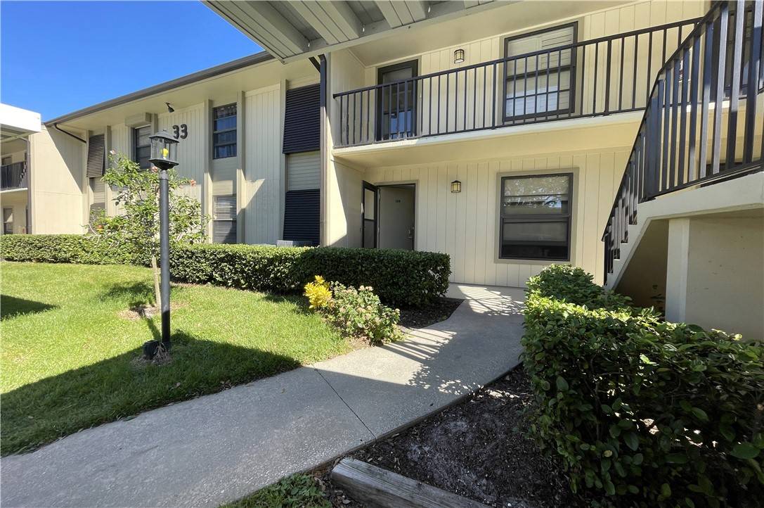 Vero Beach, FL 32966,33 Plantation DR #104