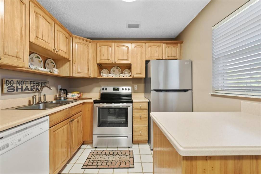 Vero Beach, FL 32962,96 Spring Lake DR #206