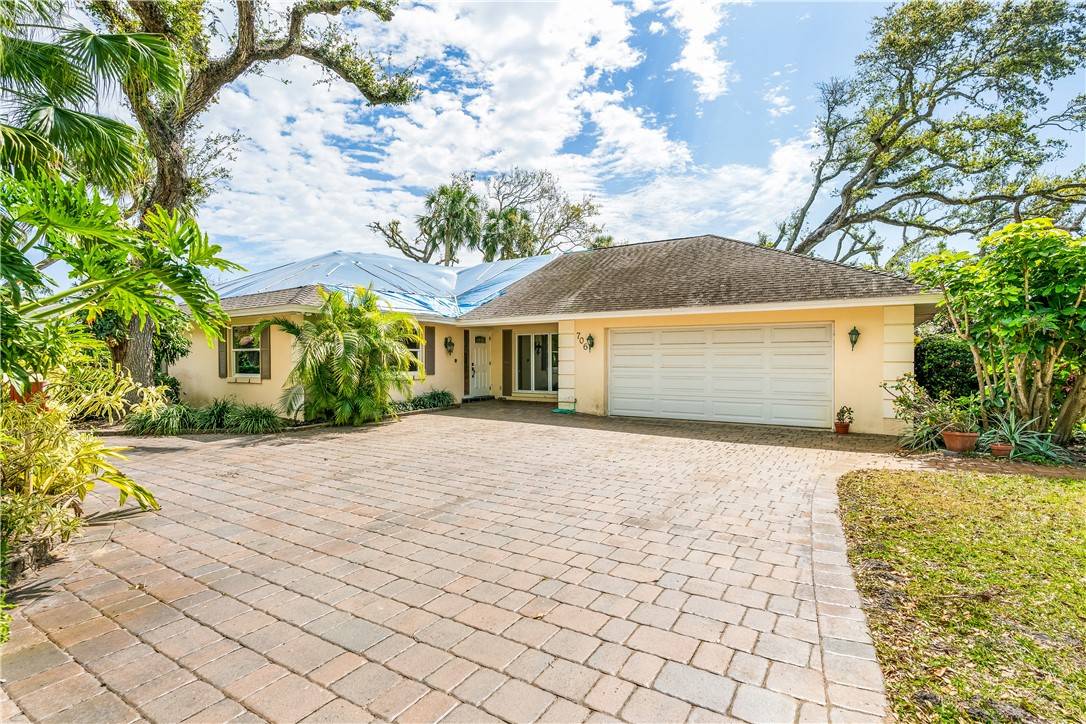 Vero Beach, FL 32963,706 Flamevine LN