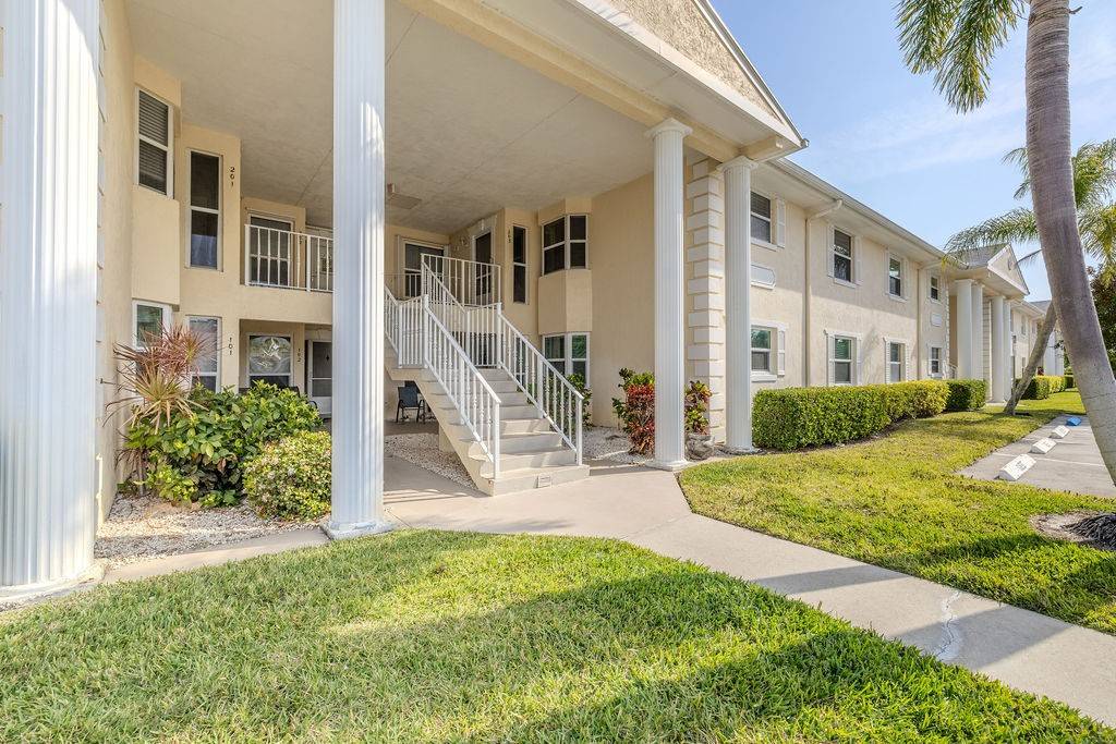 Vero Beach, FL 32962,830 Lake Orchid CIR #203