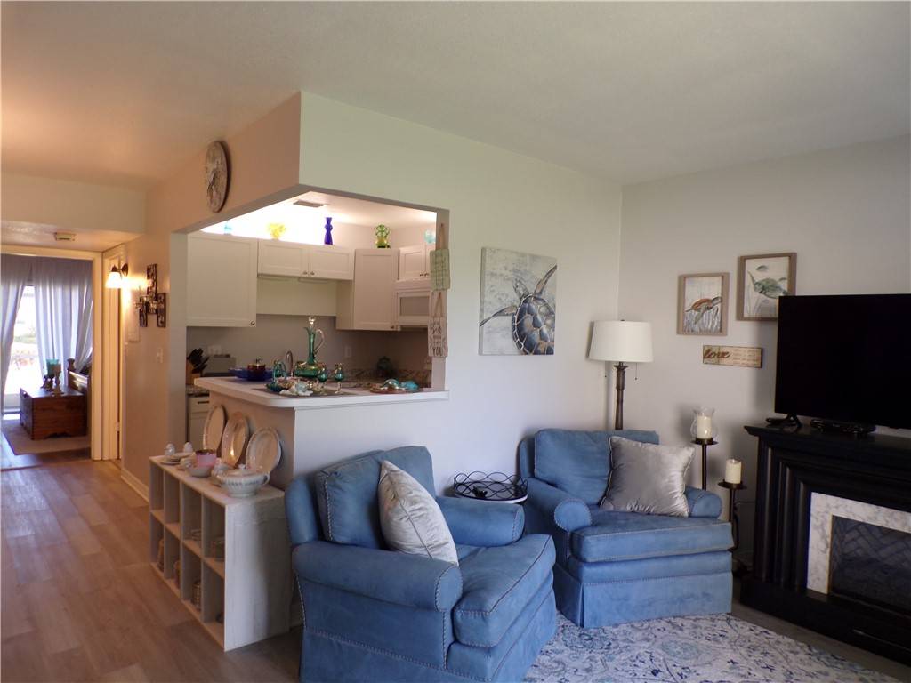 Vero Beach, FL 32962,106 Spring Lake CT #104