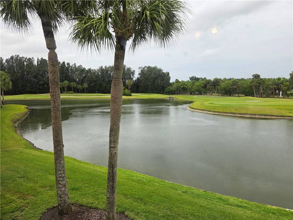 Vero Beach, FL 32966,21 Plantation DR #202