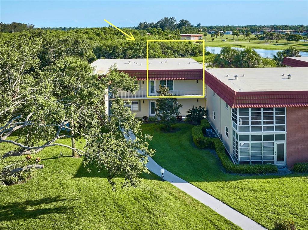 Vero Beach, FL 32962,70 Royal Oak CT #206