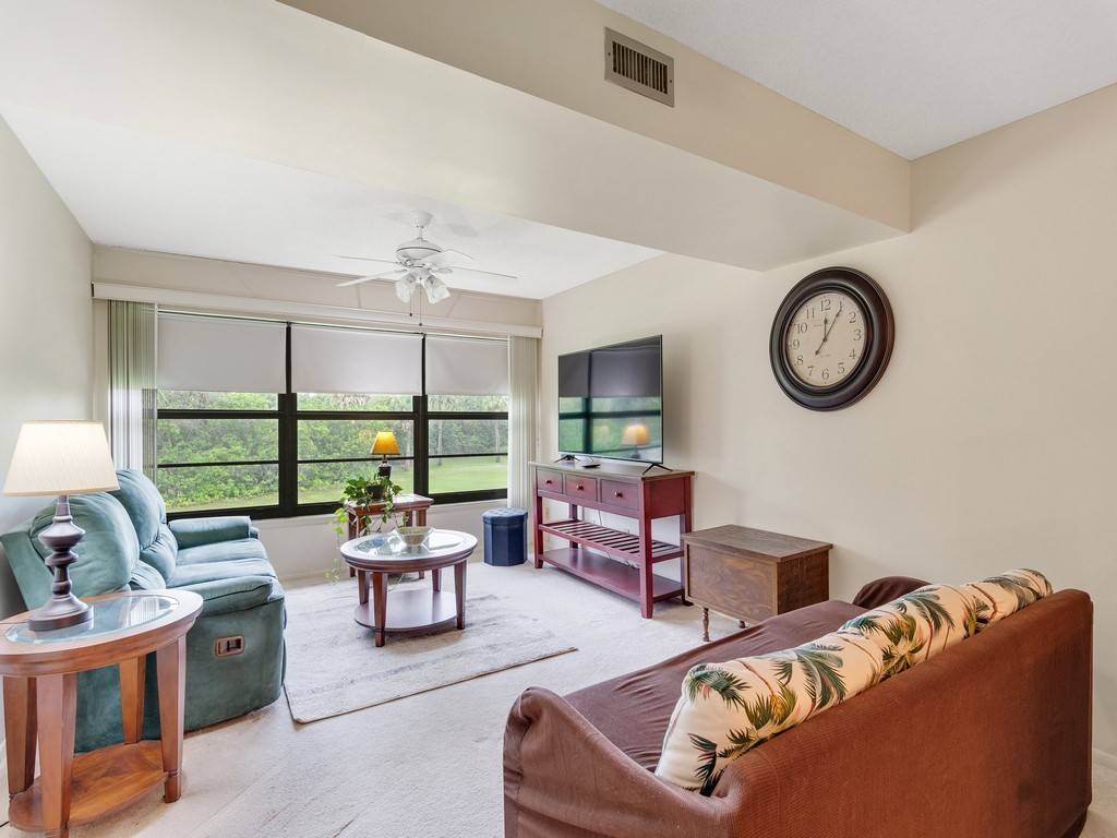 Vero Beach, FL 32966,27 Plantation DR #202