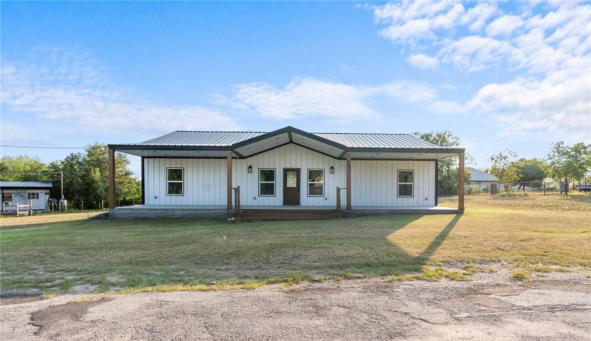 George West, TX 78022,207 S Charles ST