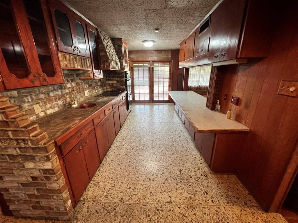 Freer, TX 78357,602 Carle ST
