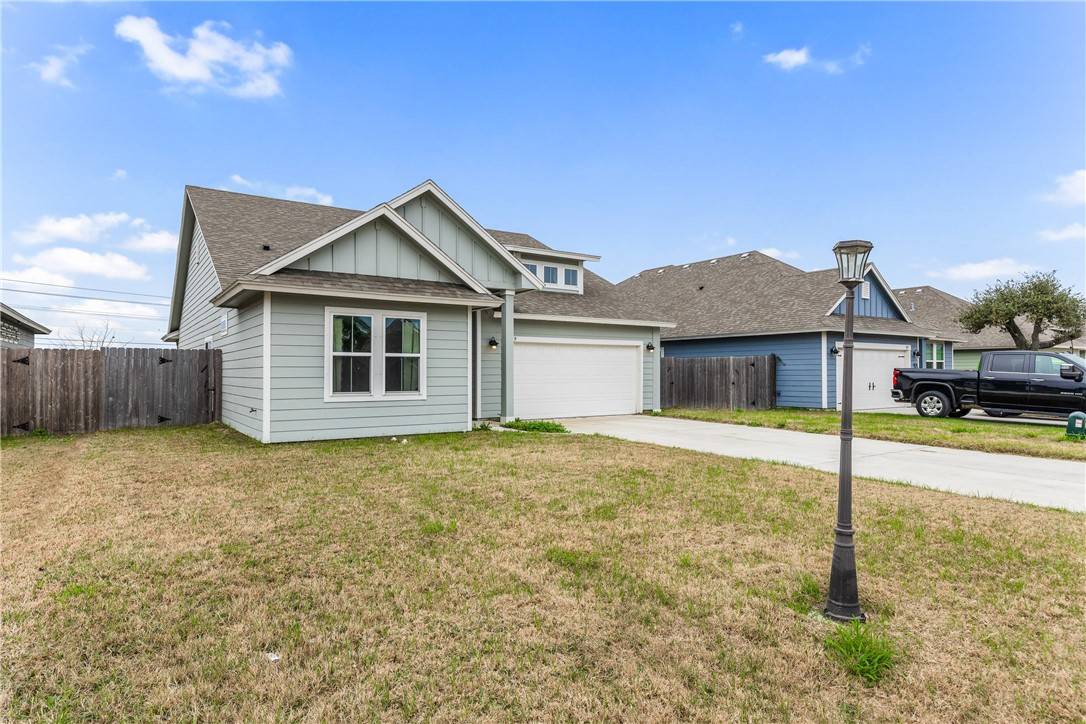 Rockport, TX 78382,109 Highwood DR