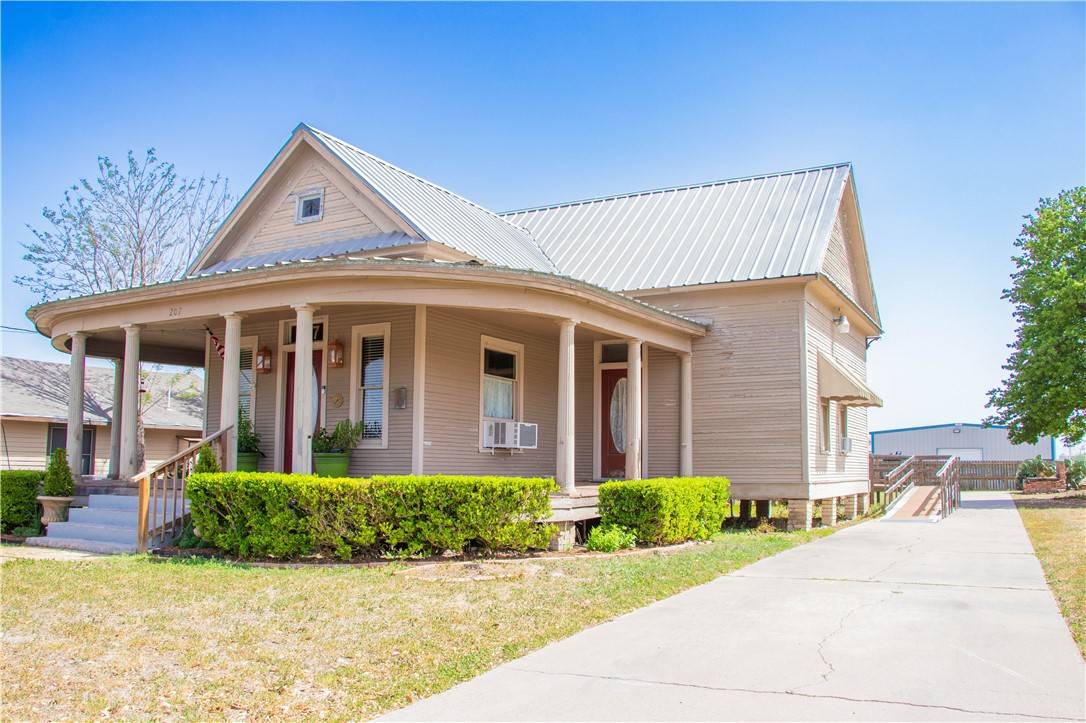 Beeville, TX 78102,207 W. Carter ST